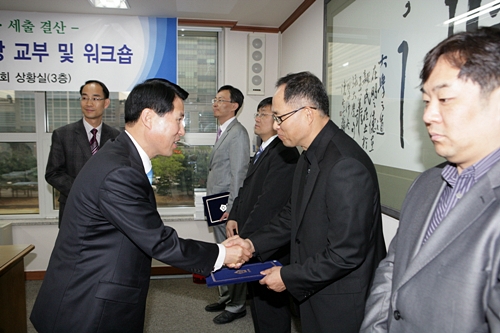 결산검사위원 위촉장 수여