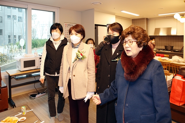 평촌두산위브 경로당 개소식